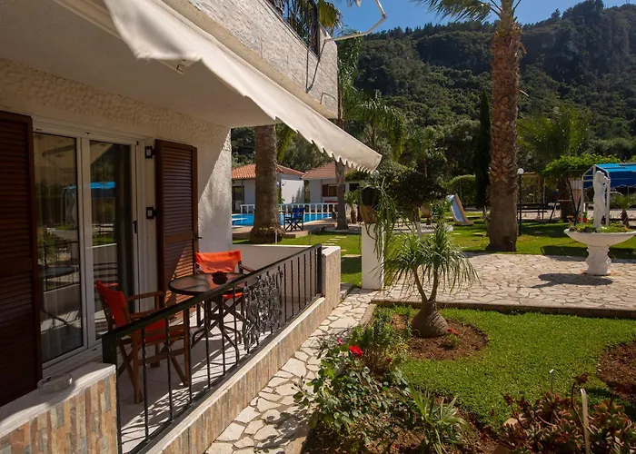 Dimitris & * Frínion