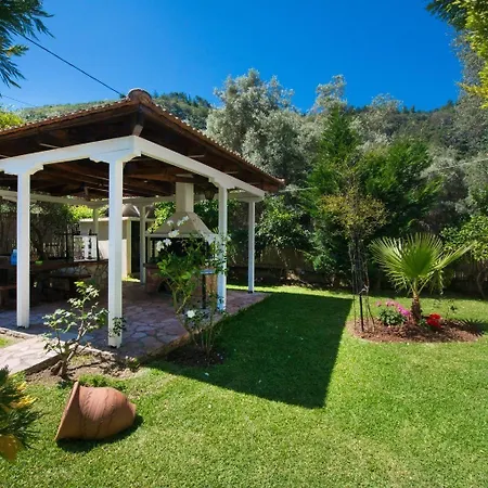 アパート Dimitris & *