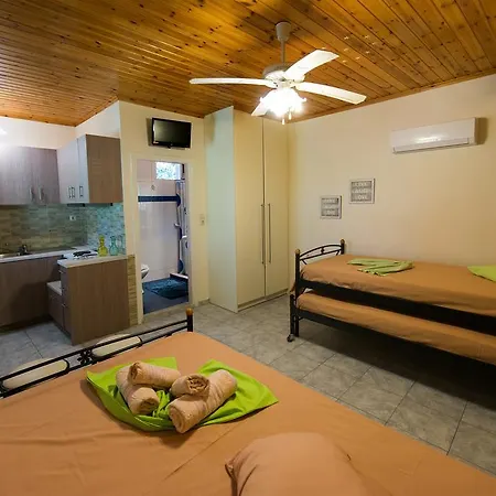 アパート Dimitris & *