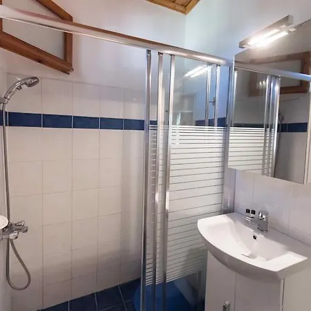 アパート Dimitris & *